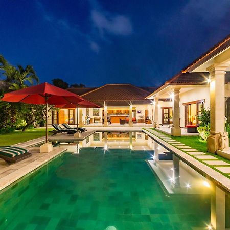 Villa Bugis Drupadi Seminyak Habitación foto